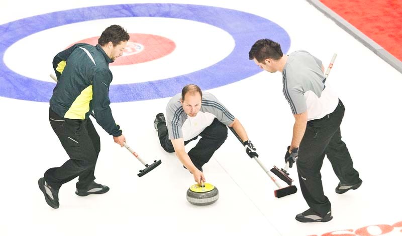 ON TARGET FOR PROVINCIALS &#8211; Jamie King delivers a lead rock for sweepers Scott Pfeifer (left) and Jeff Erickson at last year&#8217;s Boston Pizza Cup provincial