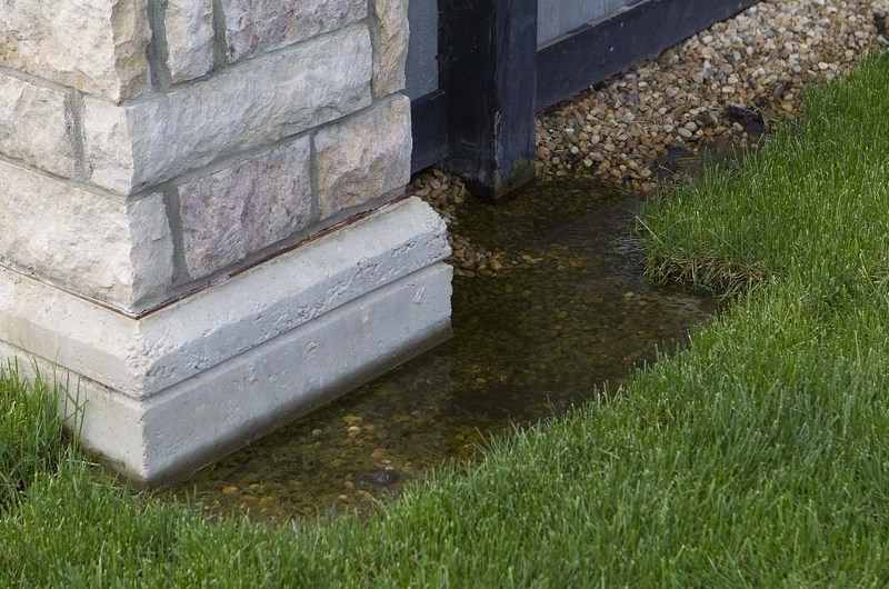 PROBLEMATIC POOLING – Most foundation problems are caused by the accumulation of water near the base of the house.
