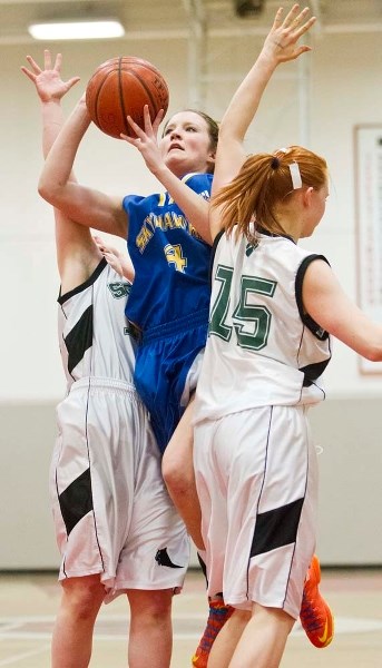 SPLITTING THE DEFENCE &#8211; Jamie Bain of the St. Albert Skyhawks busts through a pair of defenders in the first half of Saturday&#8217;s 70-65 loss to the Spruce Grove