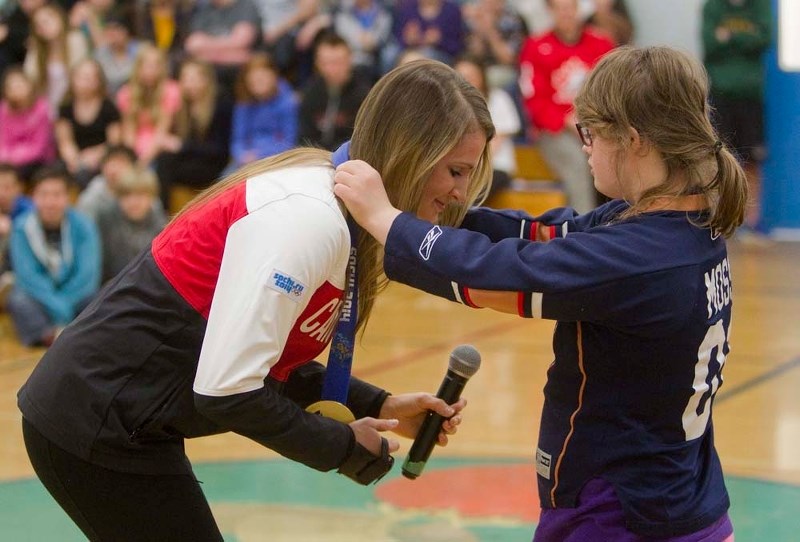 MEDAL PRESENTATION &#8211; Lauren Shaw