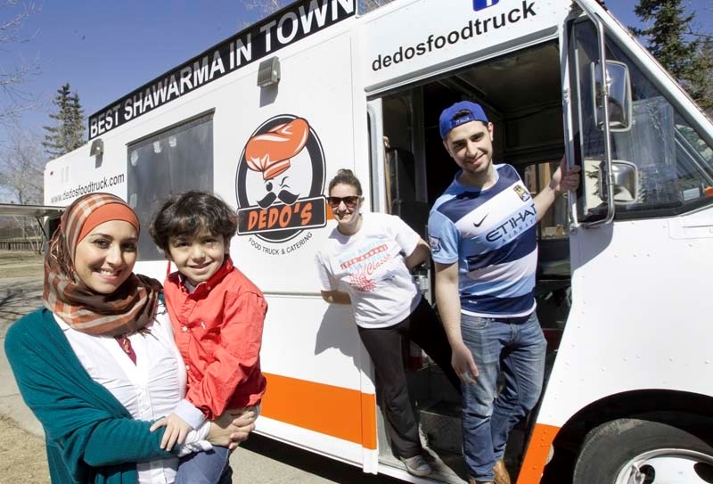 FOOD TRUCK – Ranya Abu Jaib (left)