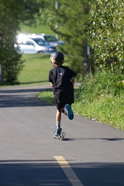 NICE AND LEGAL – No motor makes this scooter legal on sidewalks and trails. If it had a motor