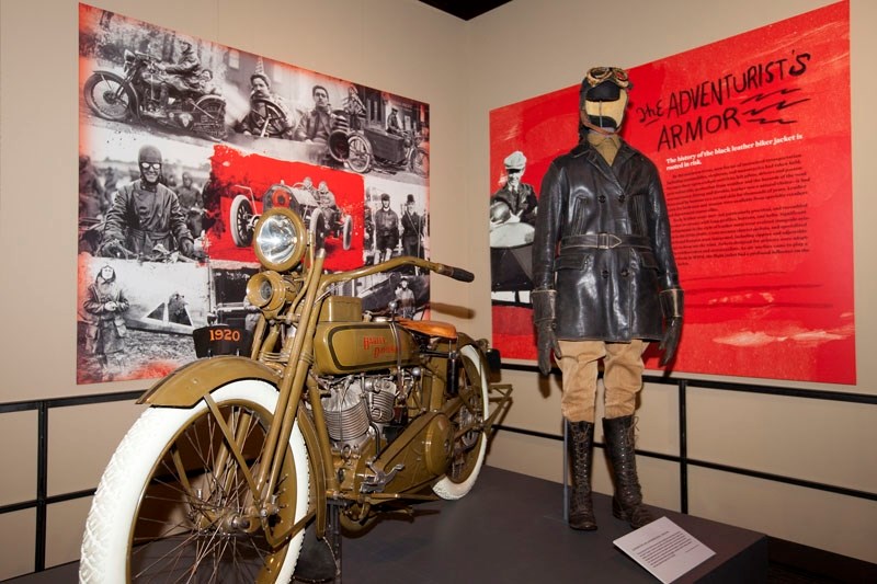 ELEMENTARY OUTFIT – This coat was the first leather outerwear piece manufactured under the Harley-Davidson label. The gear is typical of a late 1920s to early 1930s