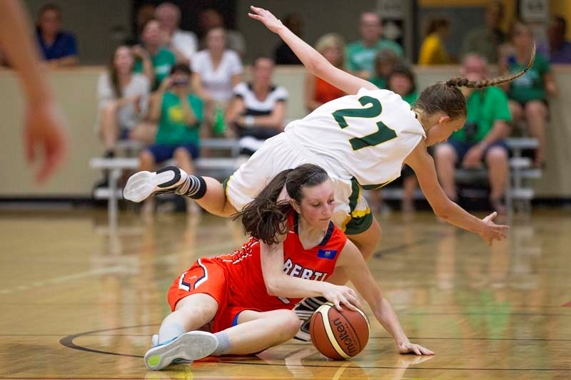 BALL CONTROL &#8211; Brielle Wise of the St. Albert Skyhawks recovers a loose ball for Team Alberta against Nicole Konieczny of Saskatchewan in Wednesday&#8217;s U17