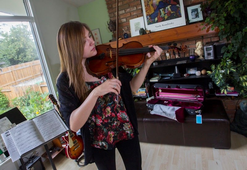 Violinist Lara Hyrak