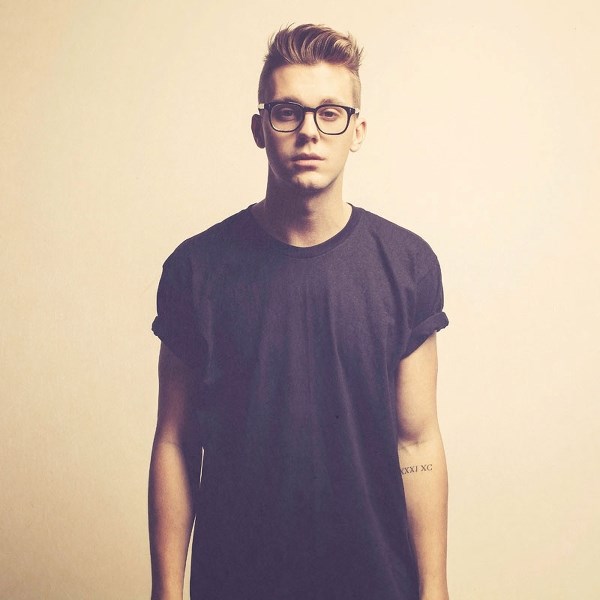 HEARTBEAT – Singer-songwriter Derik Baker