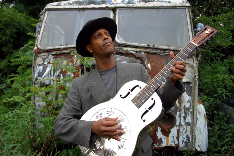 ECLECTIC MUSICIAN – Eric Bibb