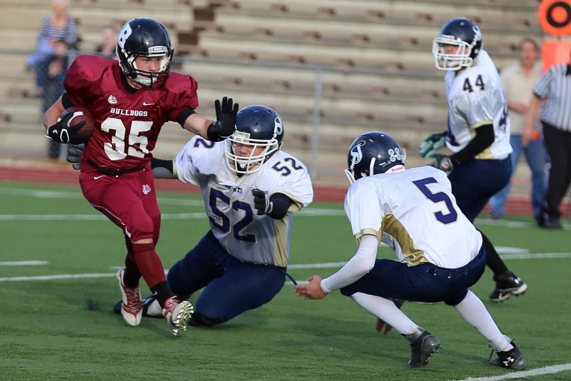 DETERMINED DAWG &#8211; Zach Nuttall of the junior Bellerose Bulldogs runs wild in Wednesday&#8217;s 43-14 blowout of the St. Joseph Saints at Johnny Bright Park. Nuttall