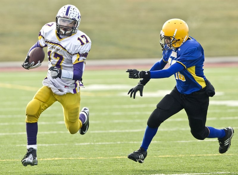 HEADED TO THE HOUSE – St. Albert Fury quarterback Jesse Stuht makes tracks towards the endzone against the Wetaskiwin Warriors in Sunday&#8217;s bantam Tier 3 final in the