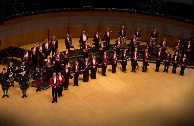 The Royal Canadian Artillery Band employs about 35 full-time musicians for its full symphonic concert band. Musicians from the full symphony also perform in smaller ensembles 