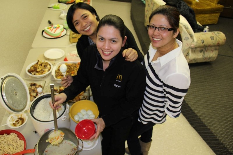 CHRISTMAS GATHERING – From left: Allin Posadas