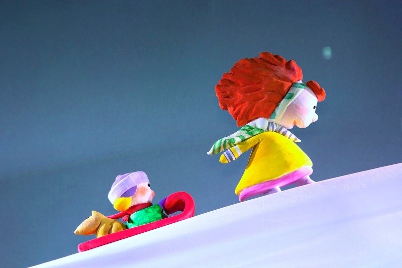??? – Stella takes the lead in introducing her little brother Sam to a winter wonderland in Stella