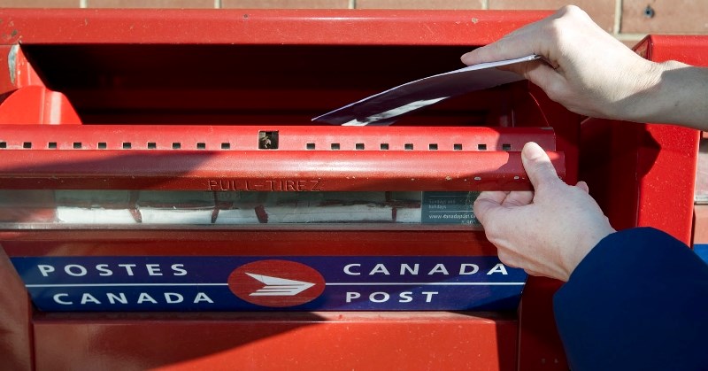 There have been mixed reaction to Canada Post&#8217;s community mailbox plan.