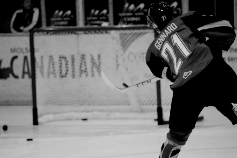 Gennaro practising his shot during a warm-up.