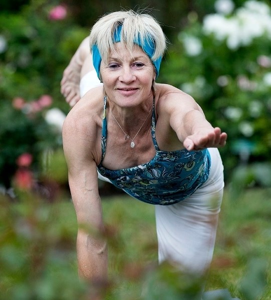 OUTDOOR YOGA &#8211; Yoga instructor Helmi McHenry performs a yoga pose