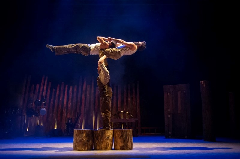This season Cirque Alfonse passes through with Timber! Versatile acrobats