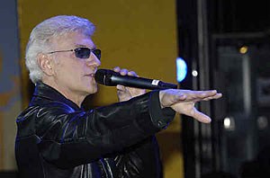 Dennis DeYoung has stepped in to replace singer Pat Benatar as headliner at the Edmonton Rock Music Festival