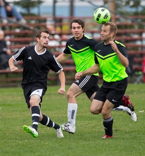 HEAD-ON &#8211; Jon Bakker of the SV Spurs is on the ball alongside teammate Sean Mason