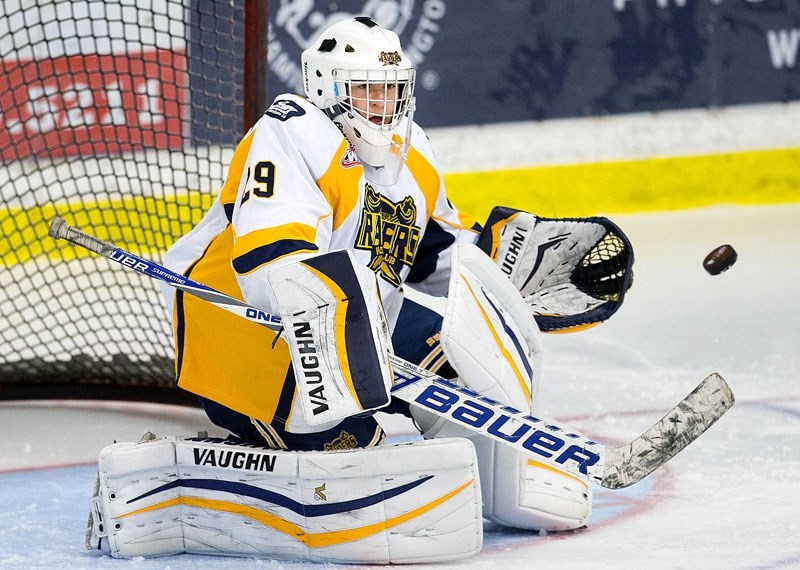 NET GUARDIAN – Evan Fradette of the St. Albert Sabres faces a shot in Alberta Major Bantam Hockey League action. The Sabres are 2-0-1 after rallying to tie the Sherwood Park