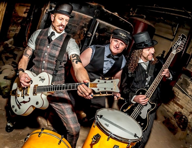From left to right: Bandmeister Randy Bailer