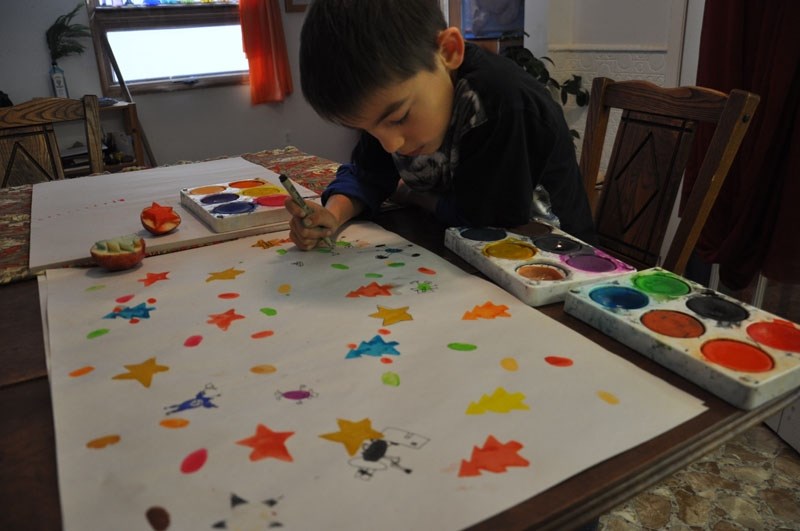 CRAFTING – Nine-year-old Caleb shows how fun and easy it is to take potato stamps and paint to paper to make some great gift wrap that&#8217;s both colourful and personal.
