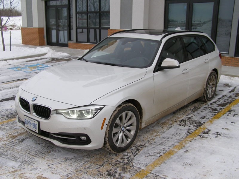 BMW 328x Drive Touring.