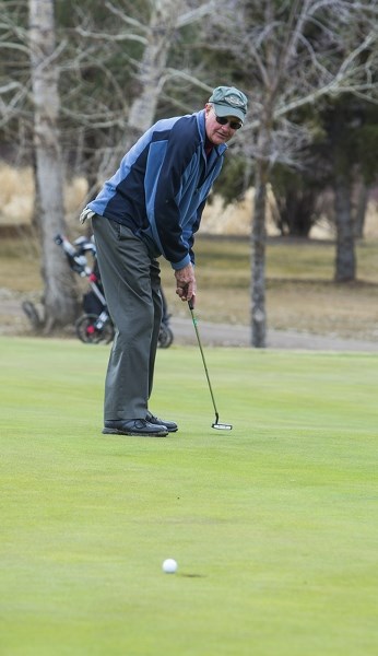 PUTTING FOR PAR â€“ Rick Beliveau of Sherwood Park watches his putt creep towards the edge of the hole on the 18th green in Thursday&#8217;s season opener at the Sandpiper