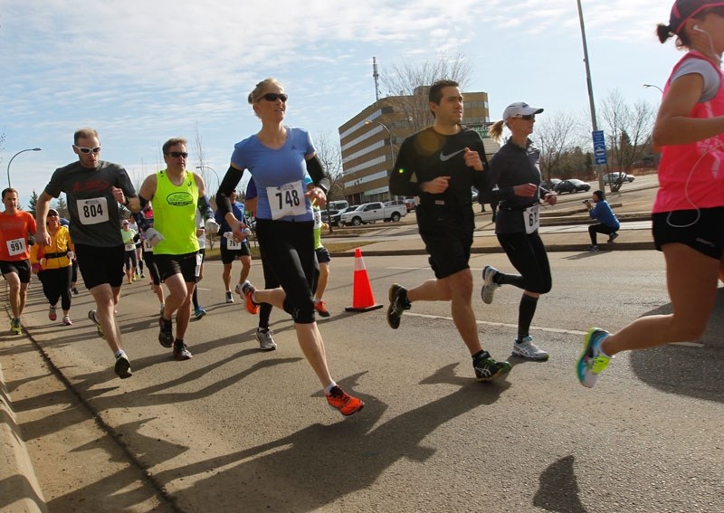 OFF TO THE RACES &#8211; Kim Murphy (748) of Edmonton and Glen Sloman (804) of Sherwood Park leave the start line with other runners at last year&#8217;s 10-miler during the