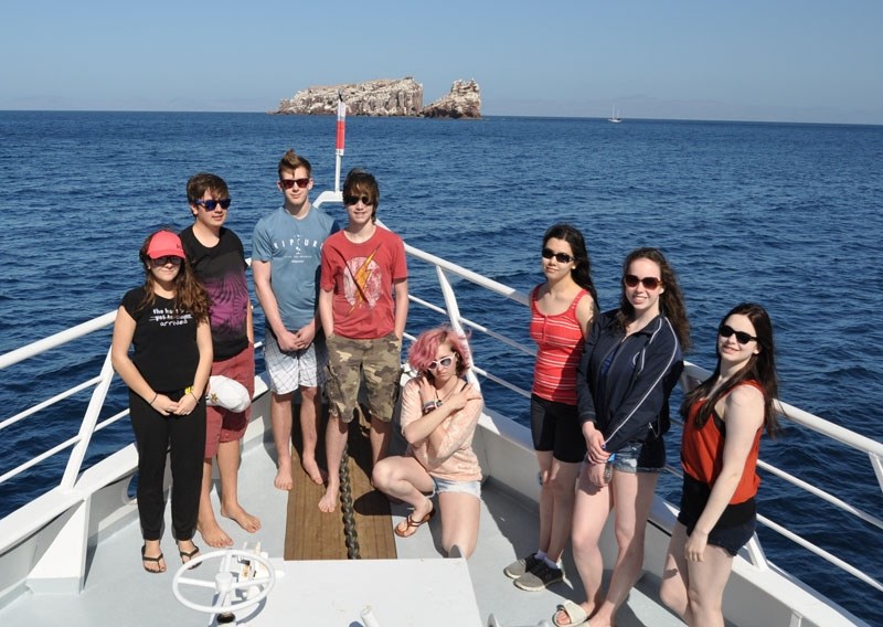 ON A BOAT â€“ Nine students from Ă©cole Secondaire Marguerite d&#8217;Youville spent eight days earlier this month on the Sea of Cortez in Mexico as part of an educational