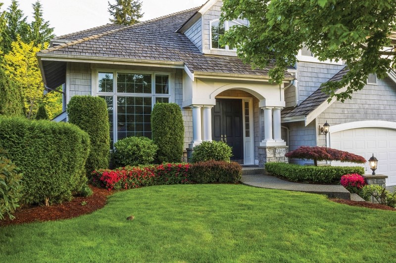 First impressions are important when selling your home. Maximizing curb appeal can be crucial for finding the right buyer.