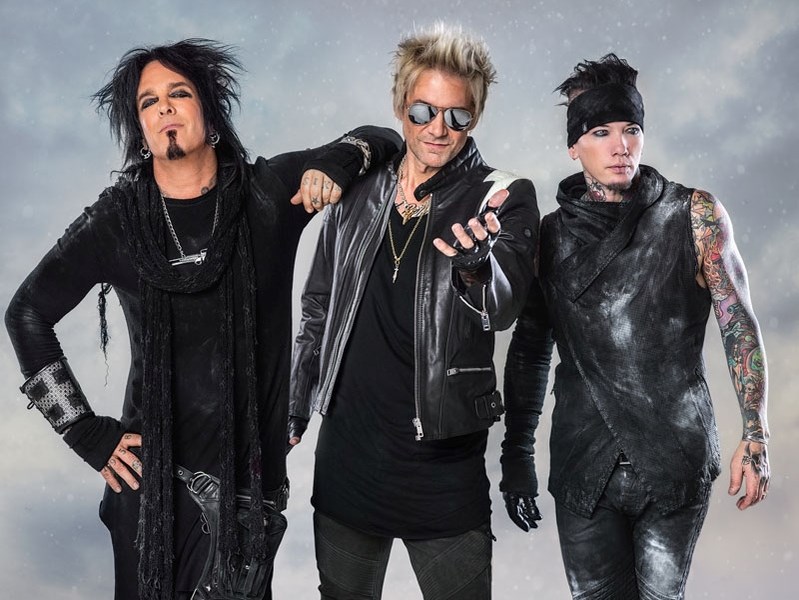 SIXX:A.M. is on a roll as they perform their second last show of a Canadian tour tonight at Northlands Coliseum before starting the American leg in Oct.