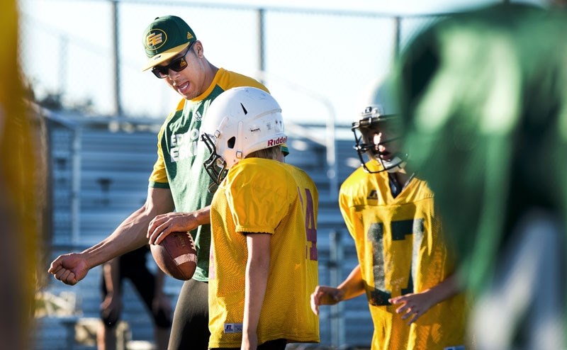 PRO TIPS â€“ Defensive back Josh Woodman of the Edmonton Eskimos was a guest coach at Wednesday&#8217;s peewee practice for the Colts and Riders at Riel Recreation Park. Both 
