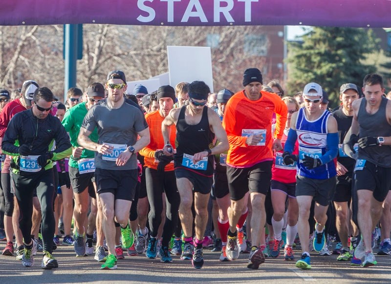 RUNWILD STARTERS – The front-runners at the start line for the 2015 Leading Edge Physiotherapy RunWild half-marathon included the winner