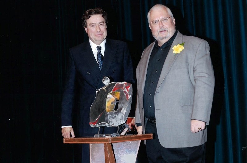 Andy Michaelson upon receiving his Arts Promotion Award (for his work in literacy and literary projects) from former Deputy Minister of Culture Tom Thackeray at the 2009