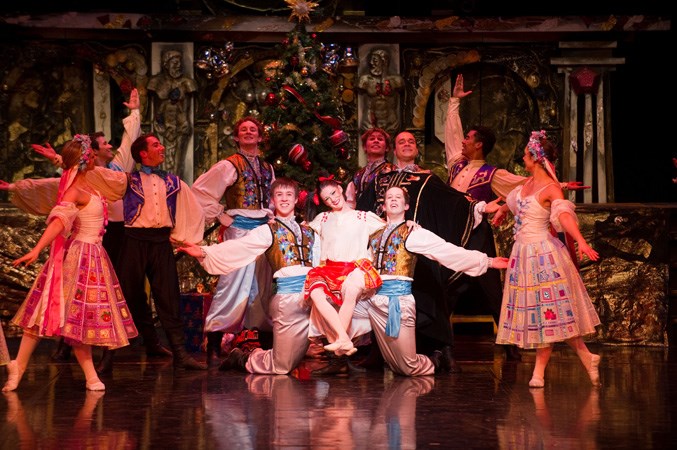 011411FolkBallet0178.nef