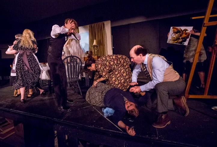 dinner theatre CC 3165.eps