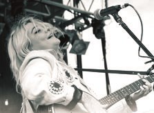 0407 WEB Seven Fest Headliner 2 elle king 1