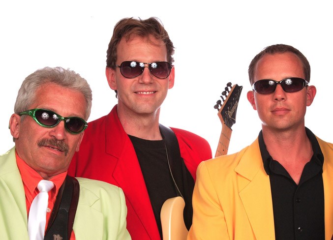 RETRObution, an 1980s pop cover band, performs at LB's Pub this coming Friday.