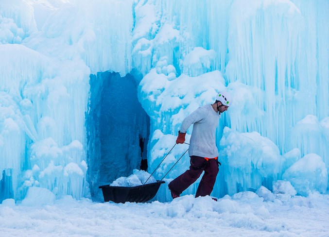 ice castles CC 8374.eps