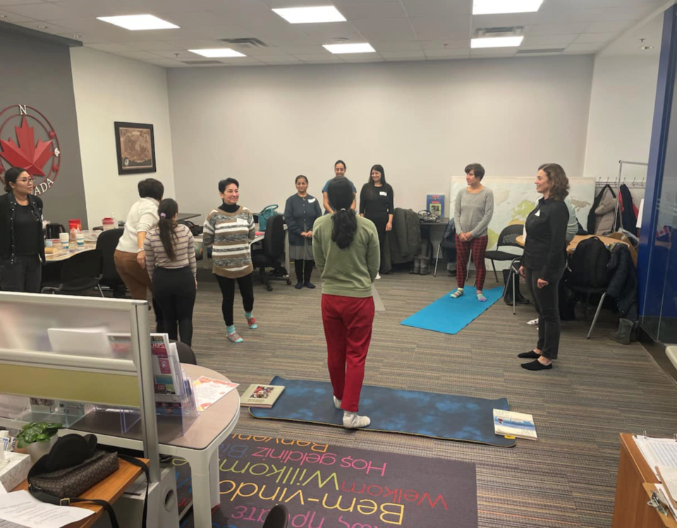 priya-yoga-class