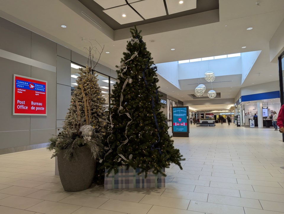 st-albert-centre-christmas-tree