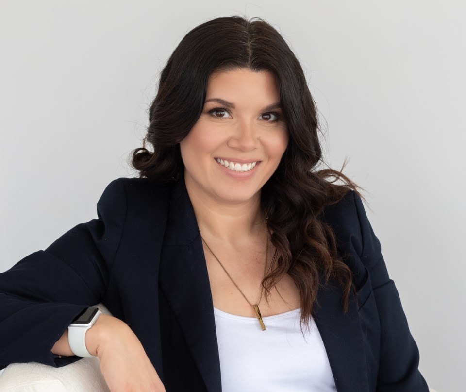 tara-hodgson-author-photo-1