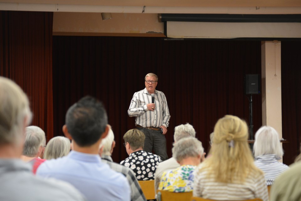 Moderator Craig Thompson in front of the large group of Stratford citizens that discussed the site of the former CNR shops in the downtown core.