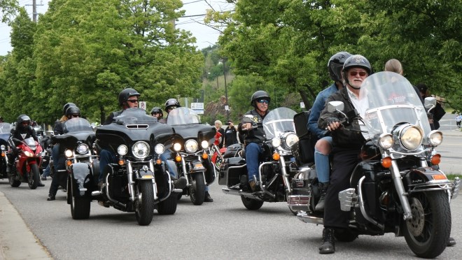 Bikers head out from the Northern Cancer Centre on Saturday to take part in the 251-km Rally for Dad, a funraiser for prostate cancer. (Darren MacDonald)
