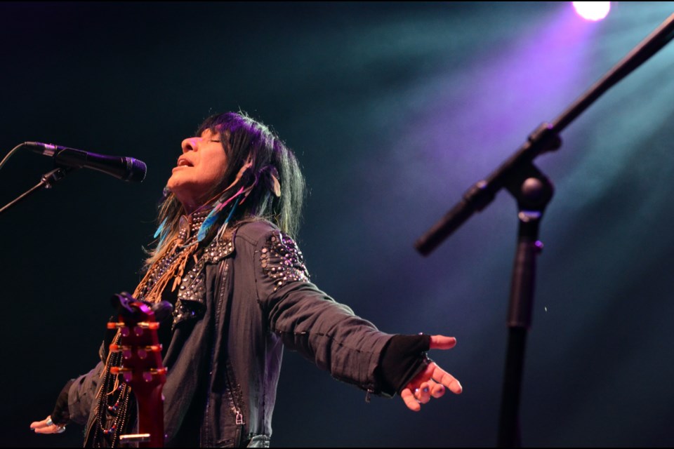 Iconic Canadian musician Buffy Sainte-Marie gave a command performance to open Northern Lights Festival Boreal on July 6. (Marg Seregelyi/Marg Seregelyi Photography)