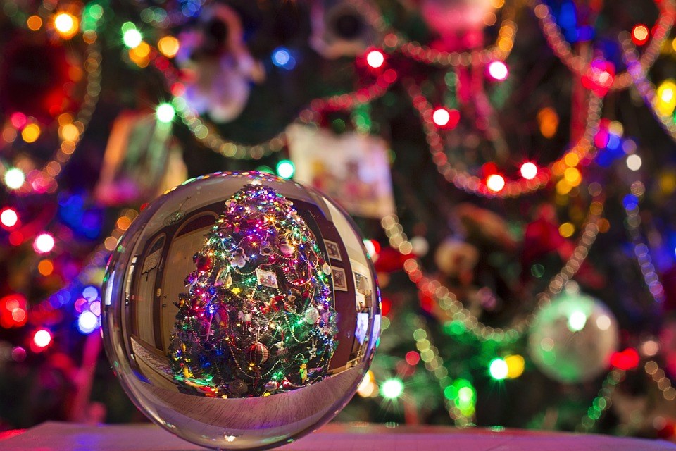 101218_Stock_Christmas_Tree_Decorations