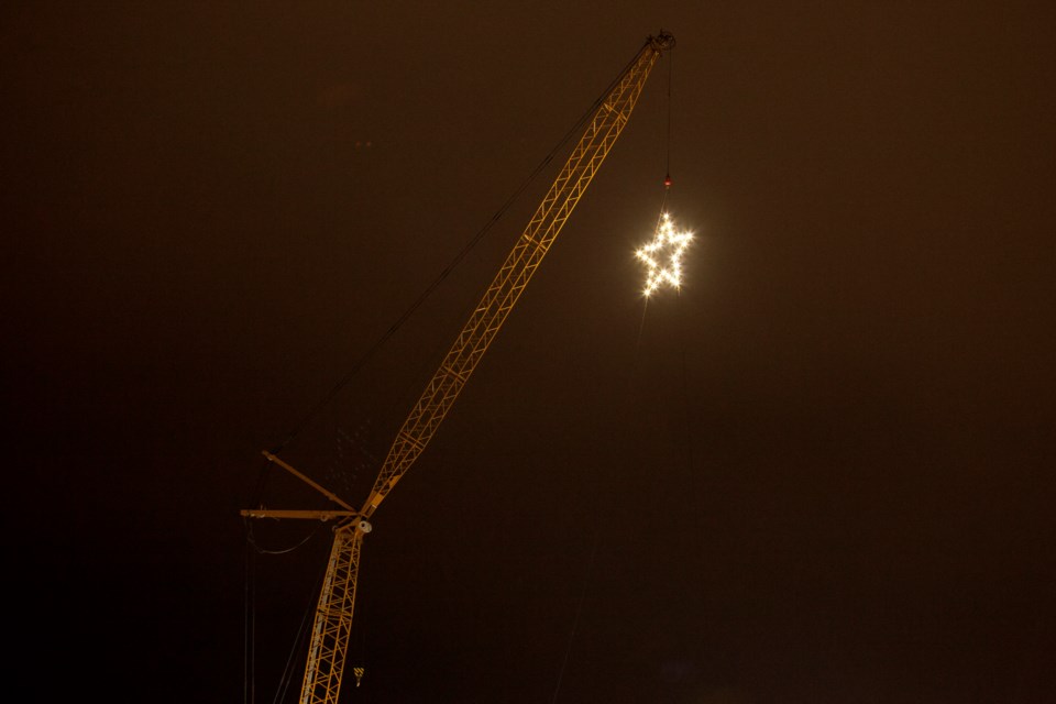 The Anmar star as it appears at night. (Heidi Ulrichsen/Sudbury.com)