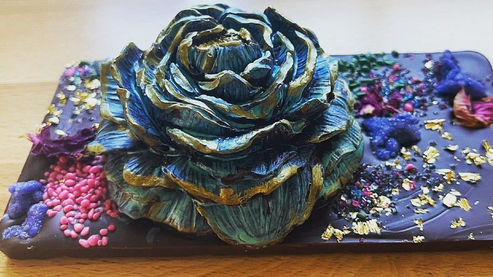 A sampling of the edible artistic masterpieces that Tammy creates with her company Raven Rising.  This one features a beautiful and shiny rose.