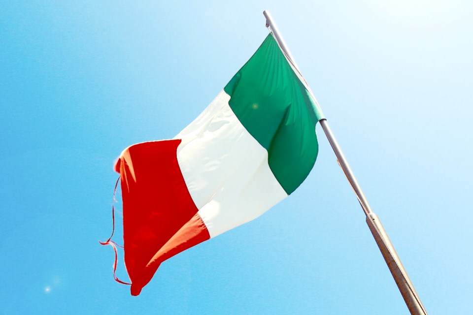 090623_italian-flag-pexels-jeshoots-7522
