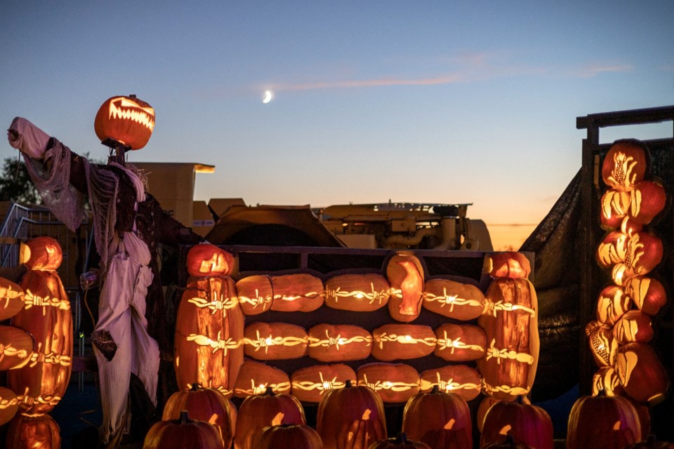 Halloween at Dynamic Earth is now open and is running every Friday, Saturday and Sunday evening in October (2022) from 7 p.m. to 11 p.m. with Pumpkinferno back in town, including three new sets and even a few twists to the Pumpkin Trail. 